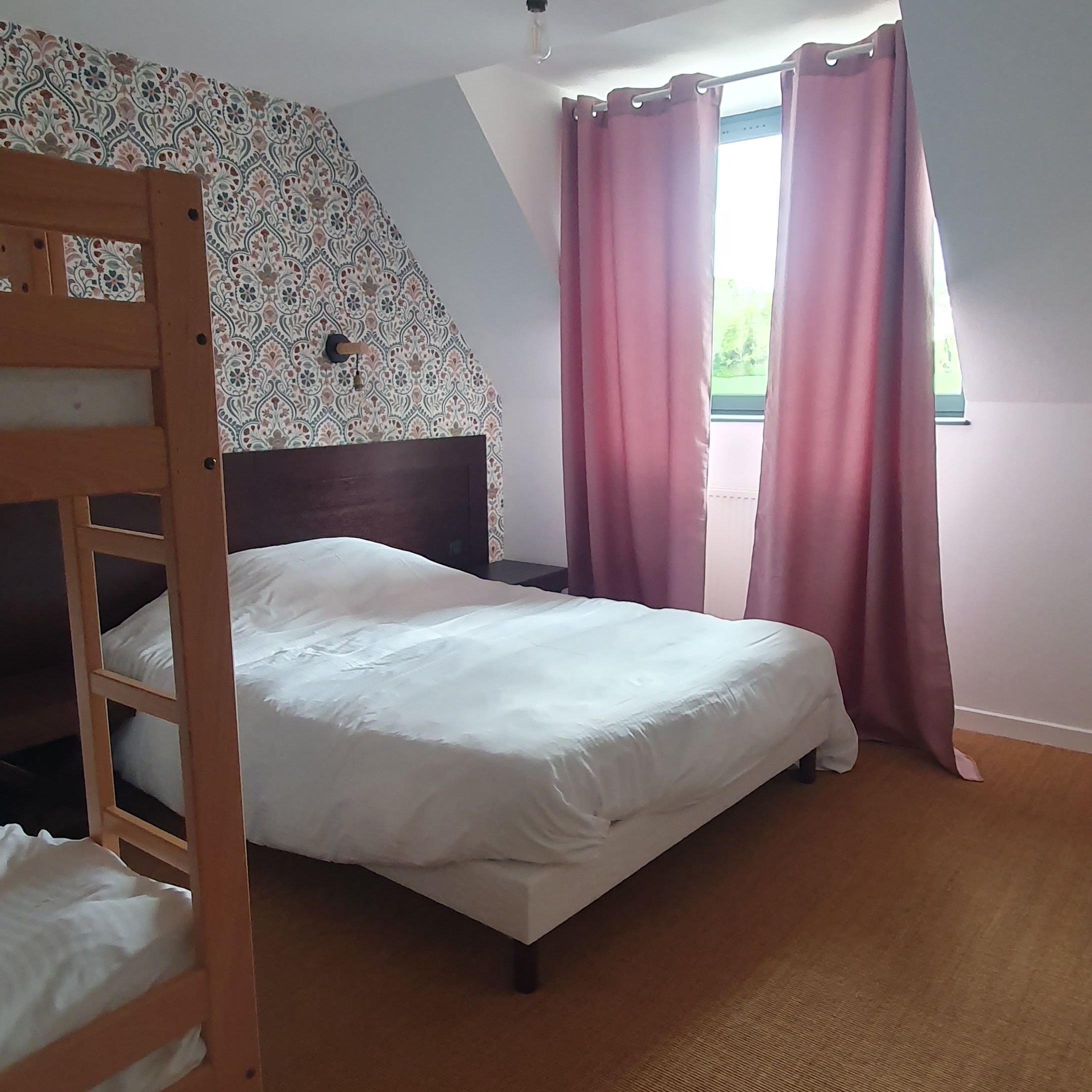 Chambre pour 4 personnes ( 1 lit double + un lit superposé)
