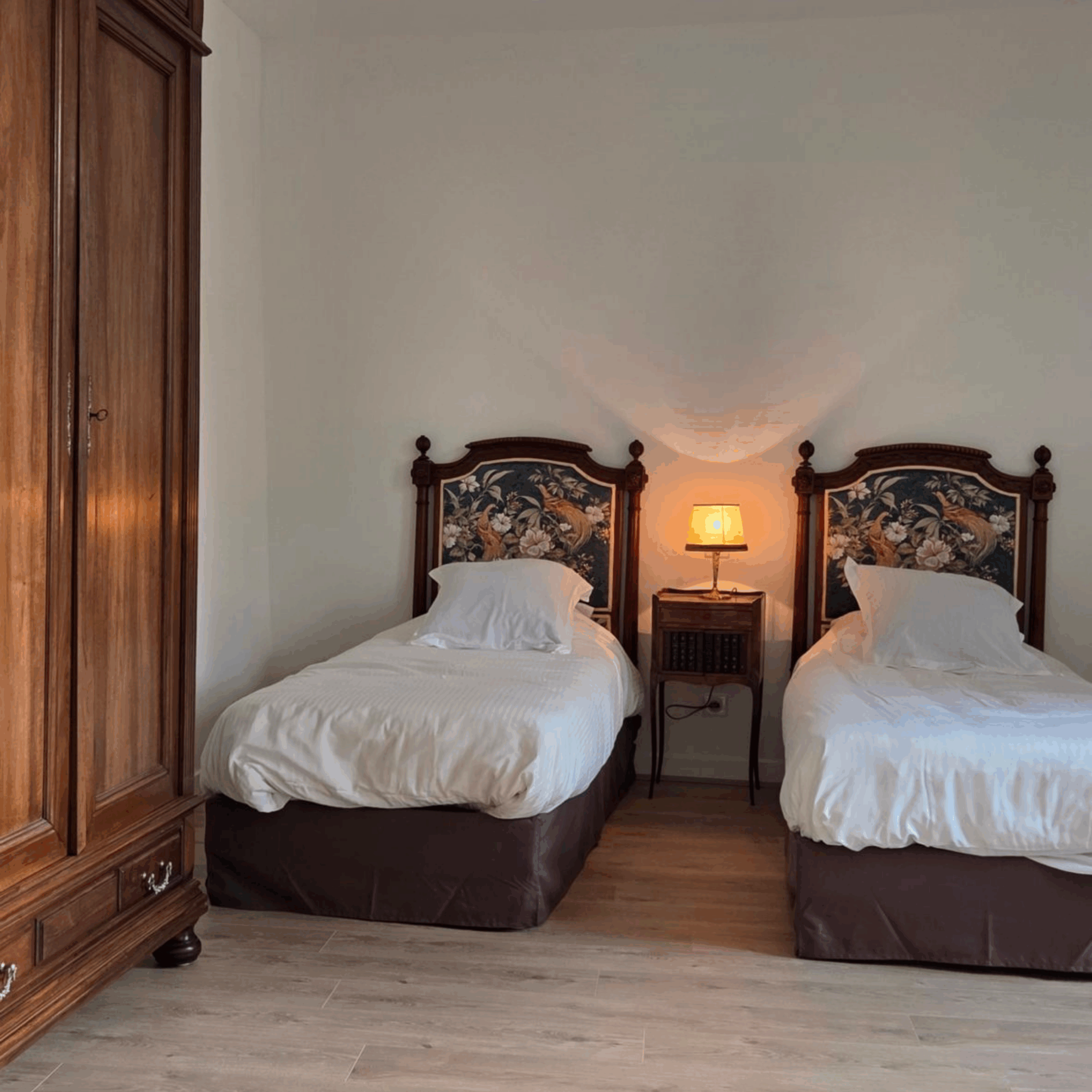 Chambre d'hôtes familiale 4 couchages, La dame à la licorne Château de la Motte Louchy-Montfand