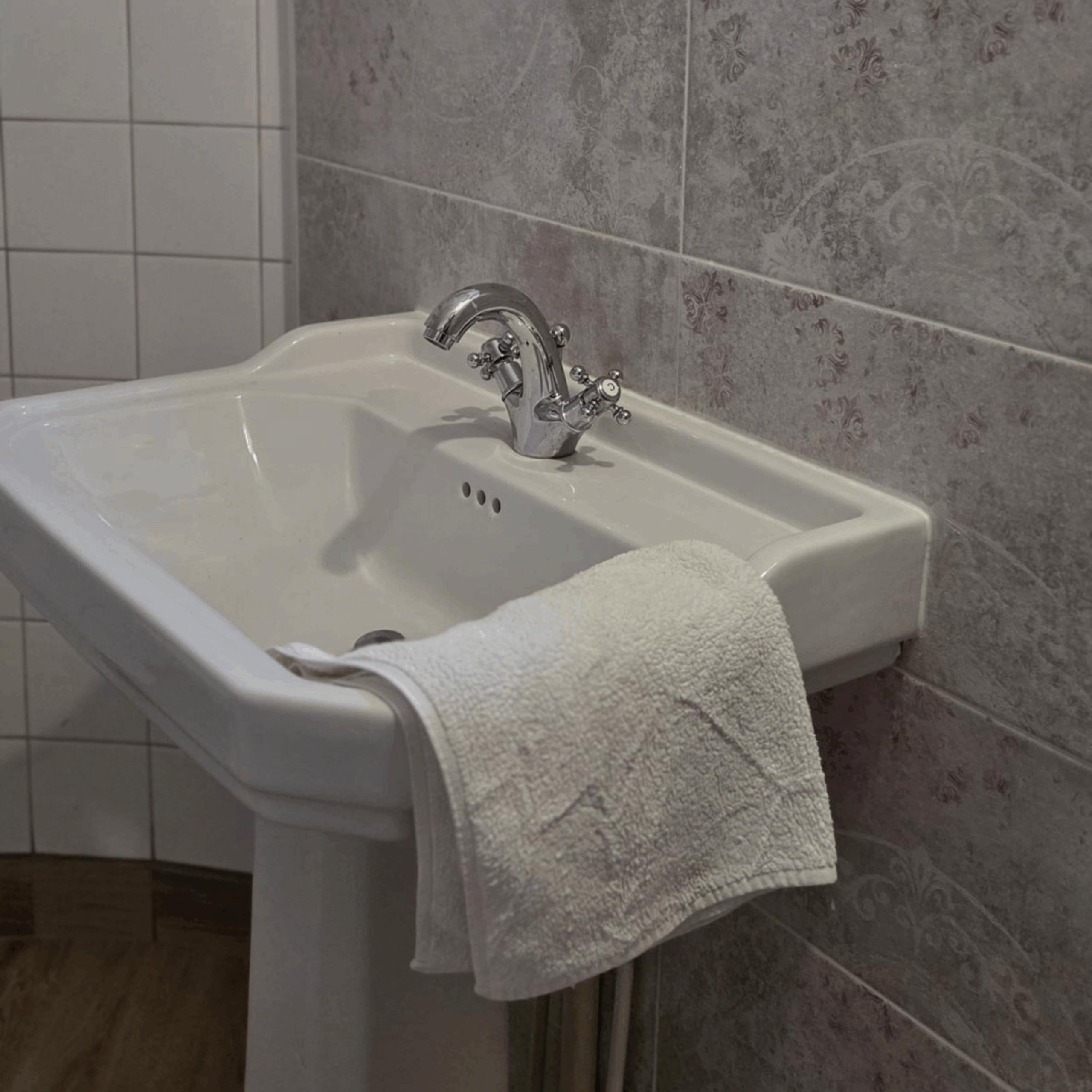 Salle de bain privative pour chambre de 4, La dame à la licorne château de la Motte Louchy-Montfand