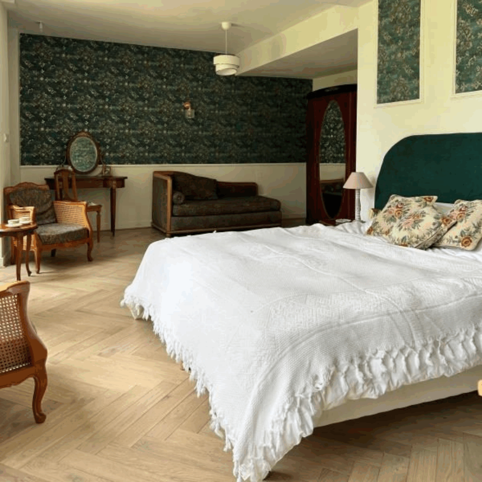 Chambre d'hôtes Château de la Motte : suite L'Escarpolette à Louchy