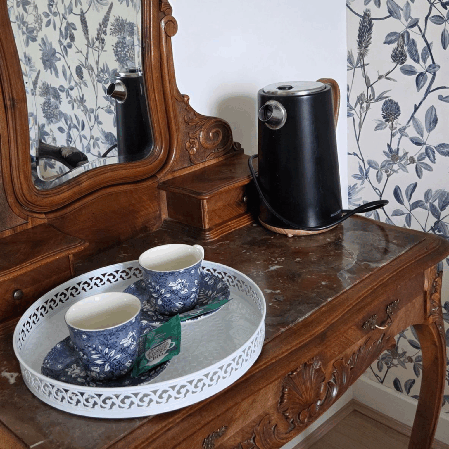 Chambre d'hôtes lLs fleurs bleues Château de la Motte Louchy-Montfand