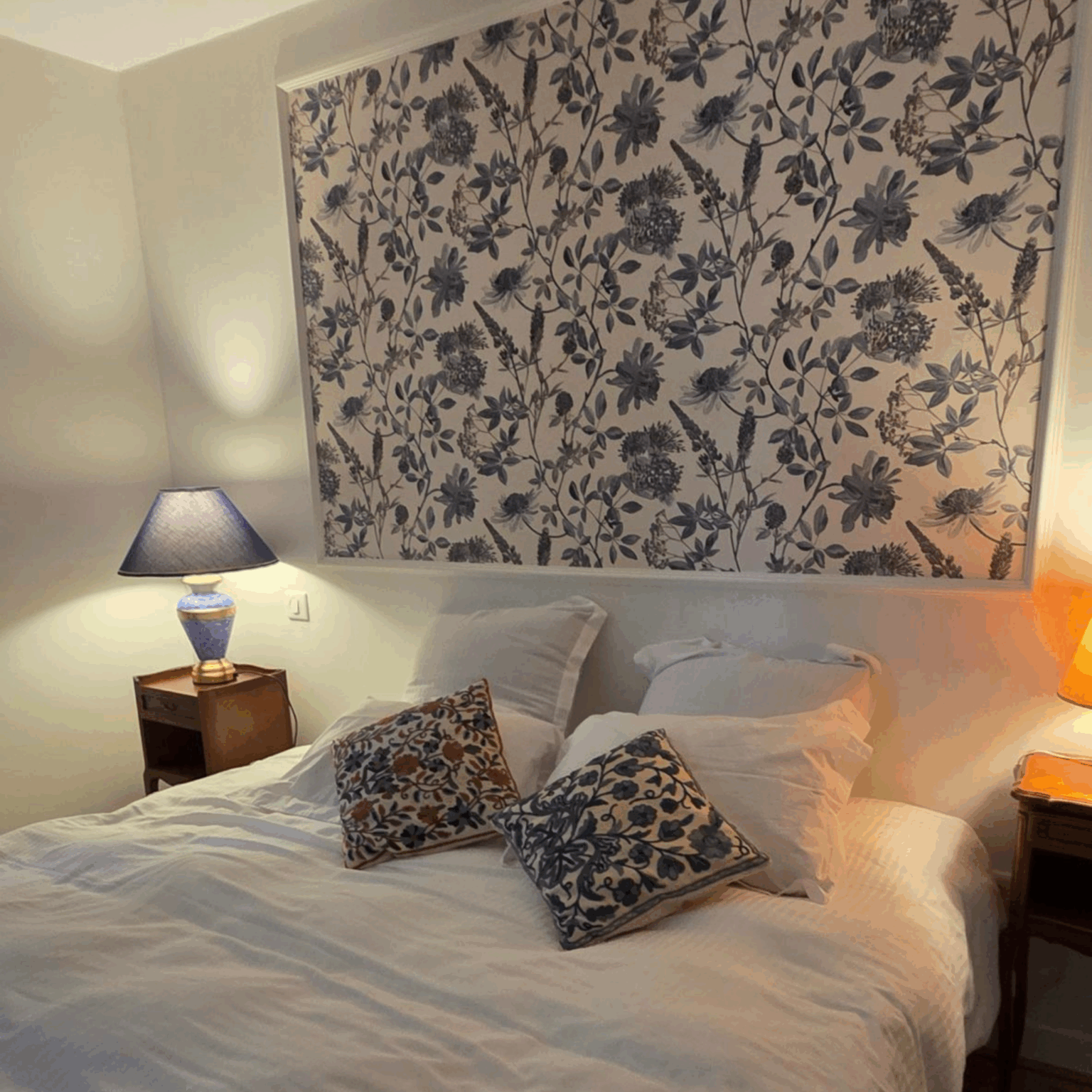 Gîte et Chambre d'hôtes Les fleurs bleues dans le Château de la Motte dans l'Allier avec décoration renaissance