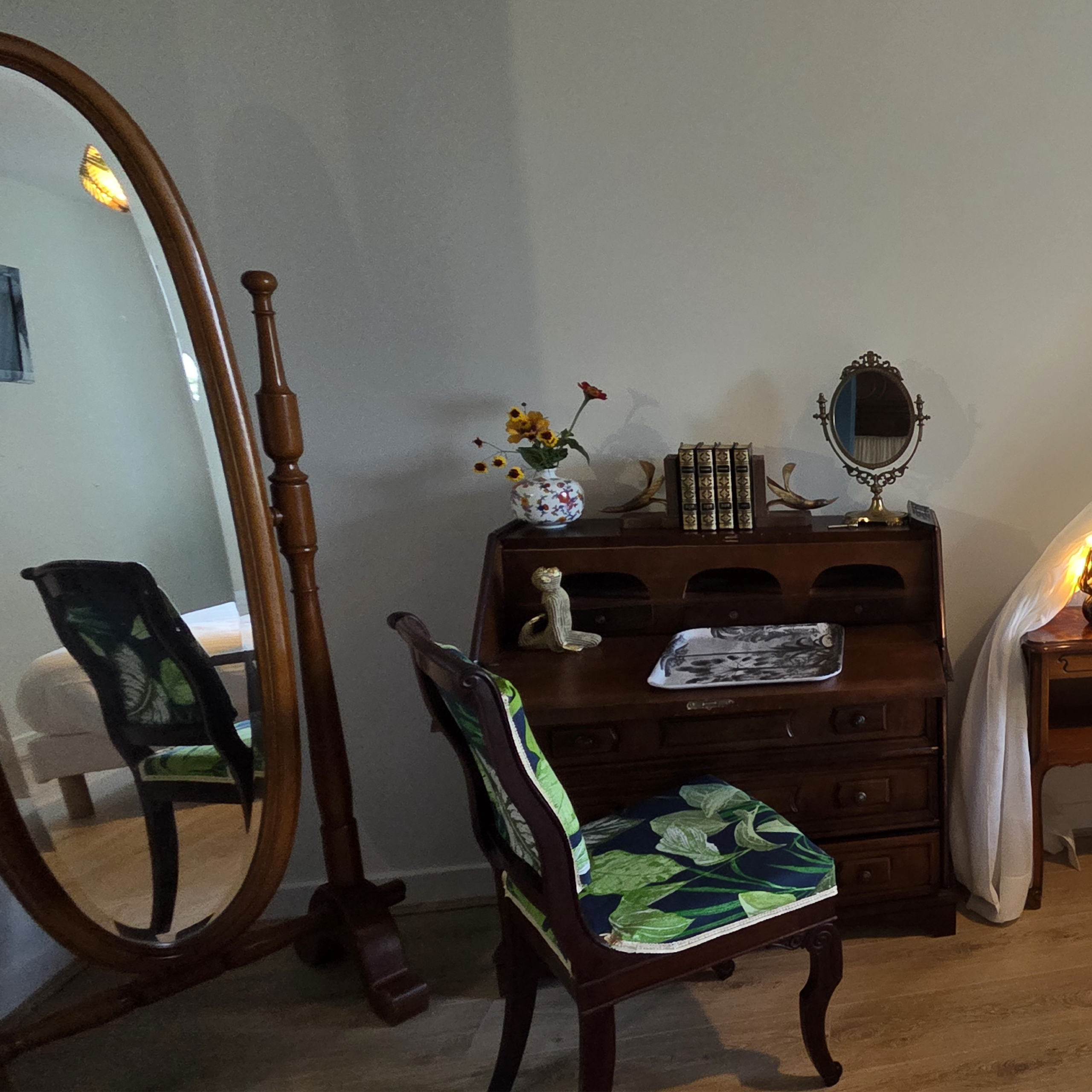 Chambre d'hôtes 2 personnes avec coiffeuse et miroir