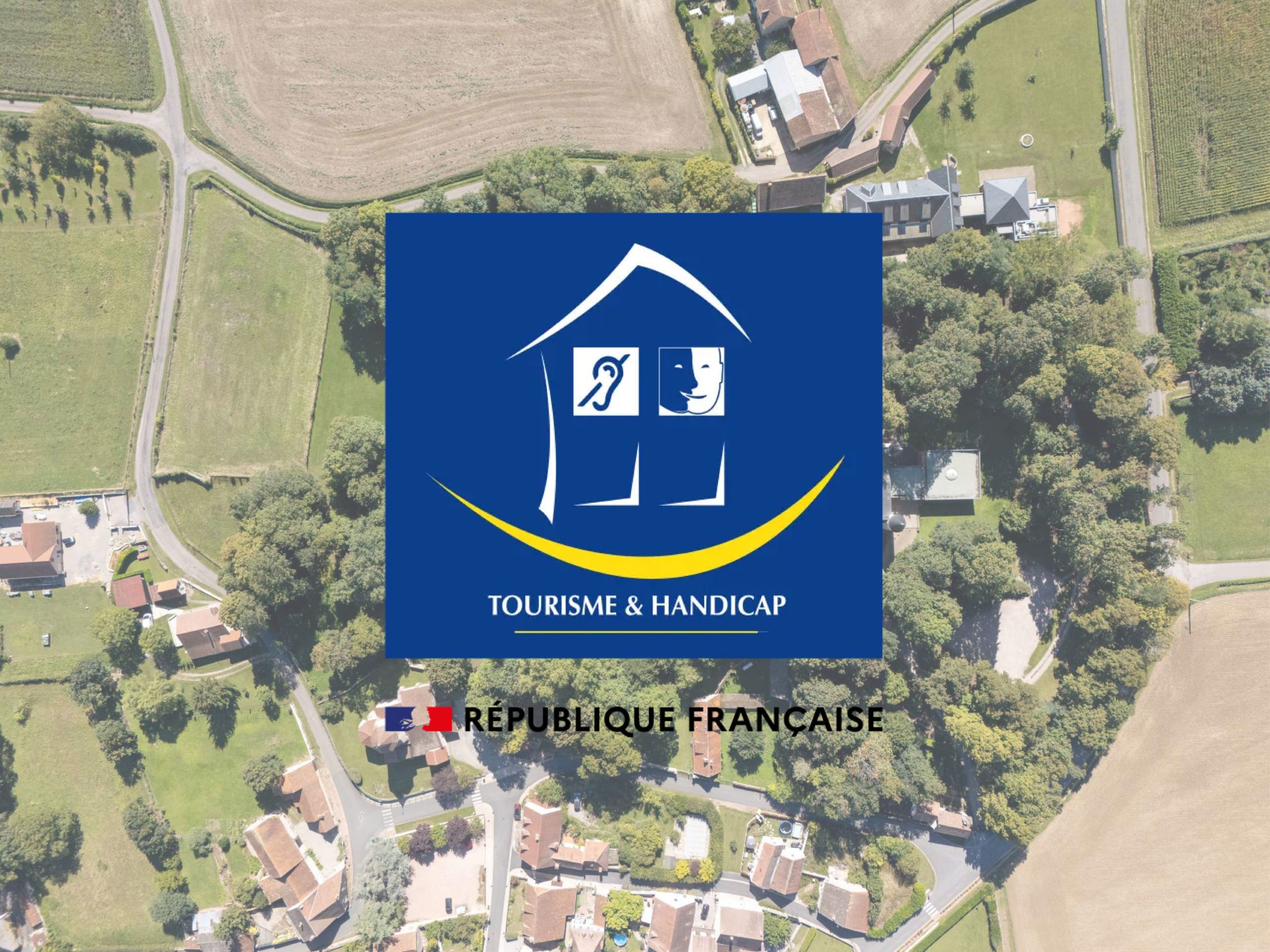 Gîte La Sans Pareille au premier étage du château de la Motte à Louchy-Montfand, gîte classé 4 étoiles et 4 épis labellisé tourisme et handicap