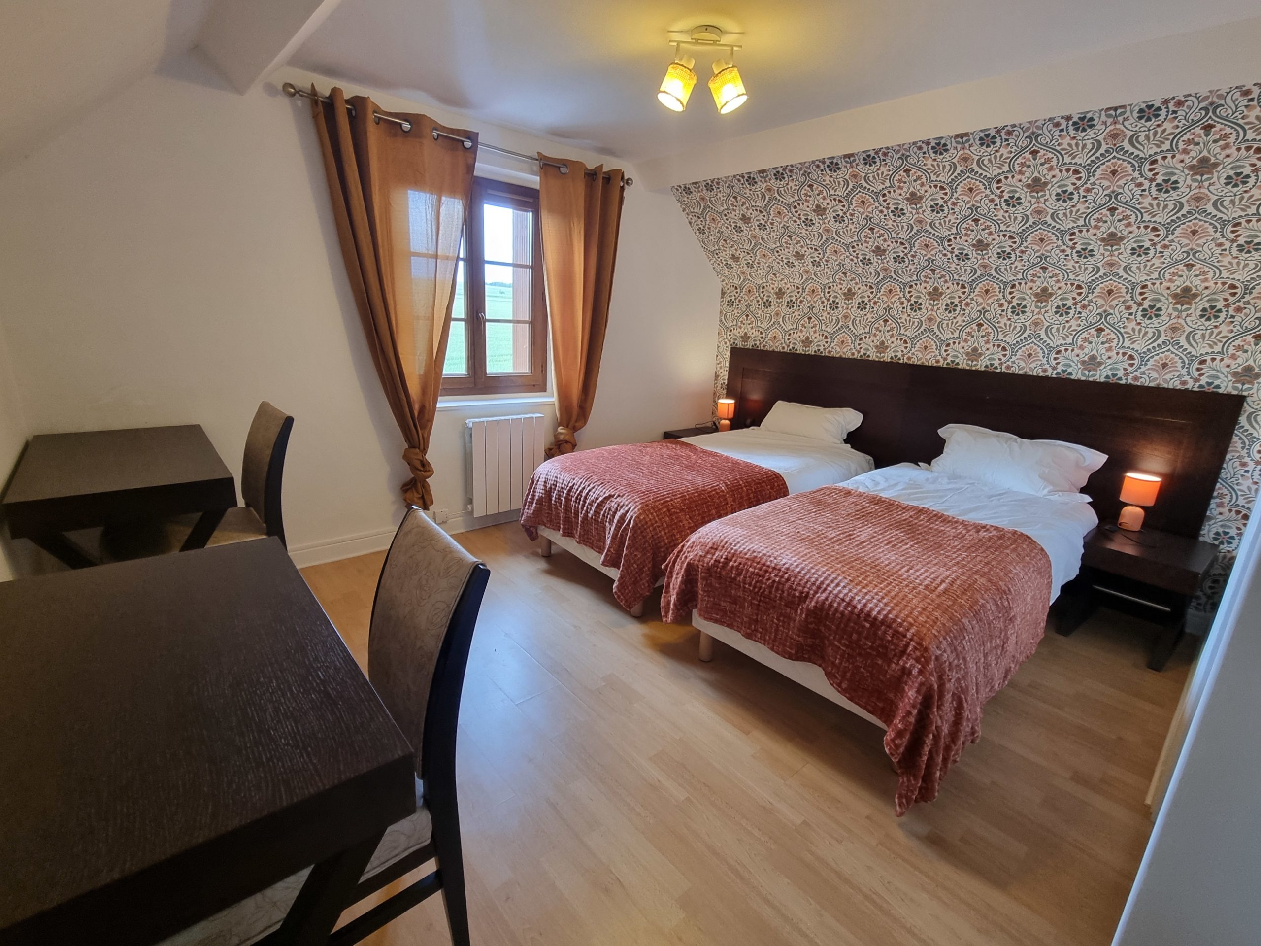 Chambre du 1ier étage du gîte de la Petite Reine dans le domaine du château de la Motte