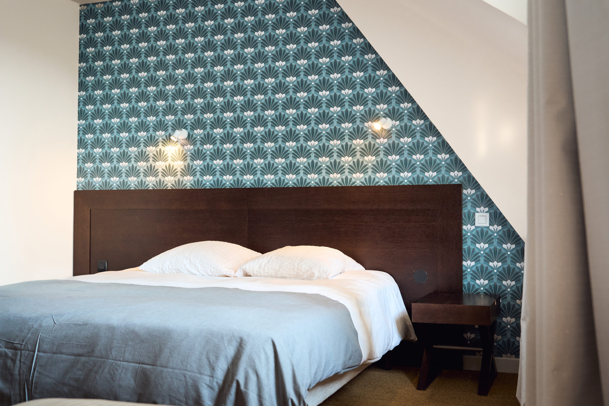 Gîte le Grand Commun XXL grand capacité au château de la Motte Louchy-Montfand pour 36 personnes avec 9 chambres familiales, grande pièce de vie, salon billard. Chambre 1ier étage