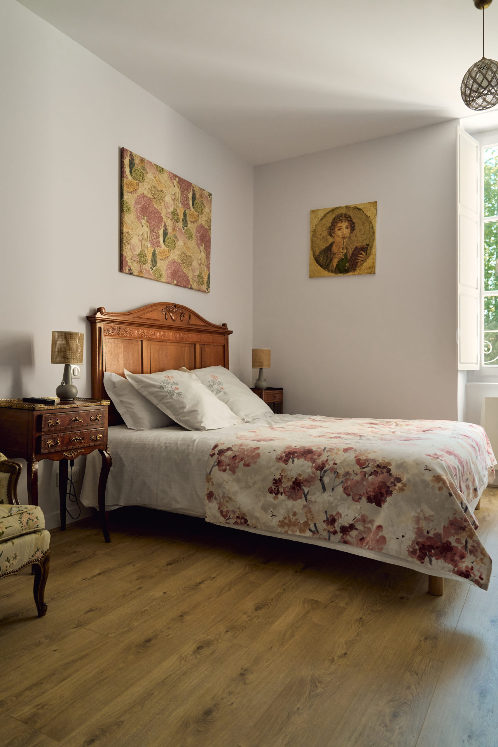 Gîte La Sans Pareille au premier étage du château de la Motte à Louchy-Montfand, gîte classé 4 étoiles et 4 épis avec 3 chambres dont 1 en enfilade