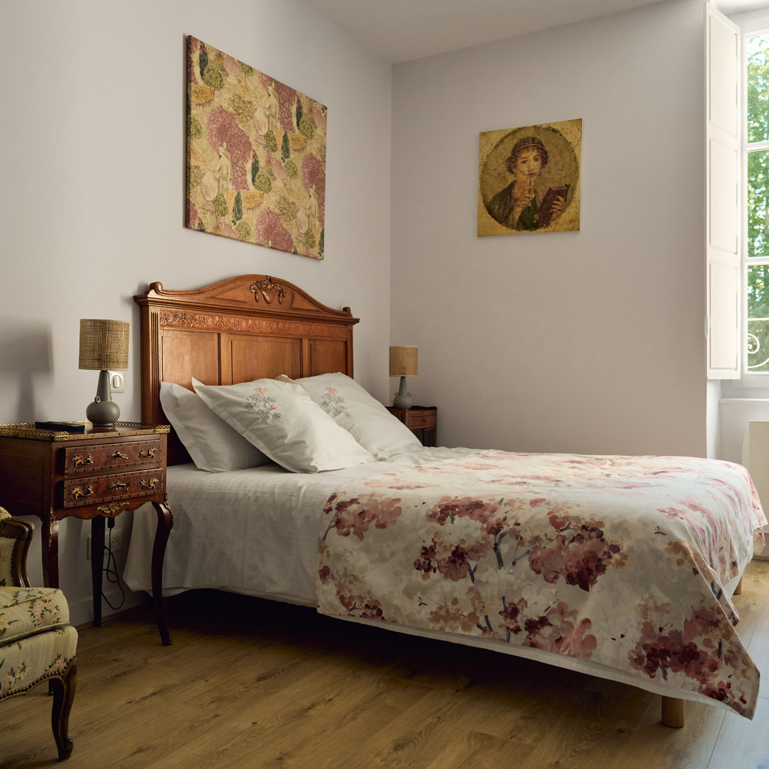 Gîte la Sans Pareille - gîte classé 4 épis, 4 étoiles au Château de la Motte Louchy-Montfand, Allier, Auvergne pour 7 personnes avec 2 chambres familiales et 1 chambre en enfilade, une grande pièce de vie.