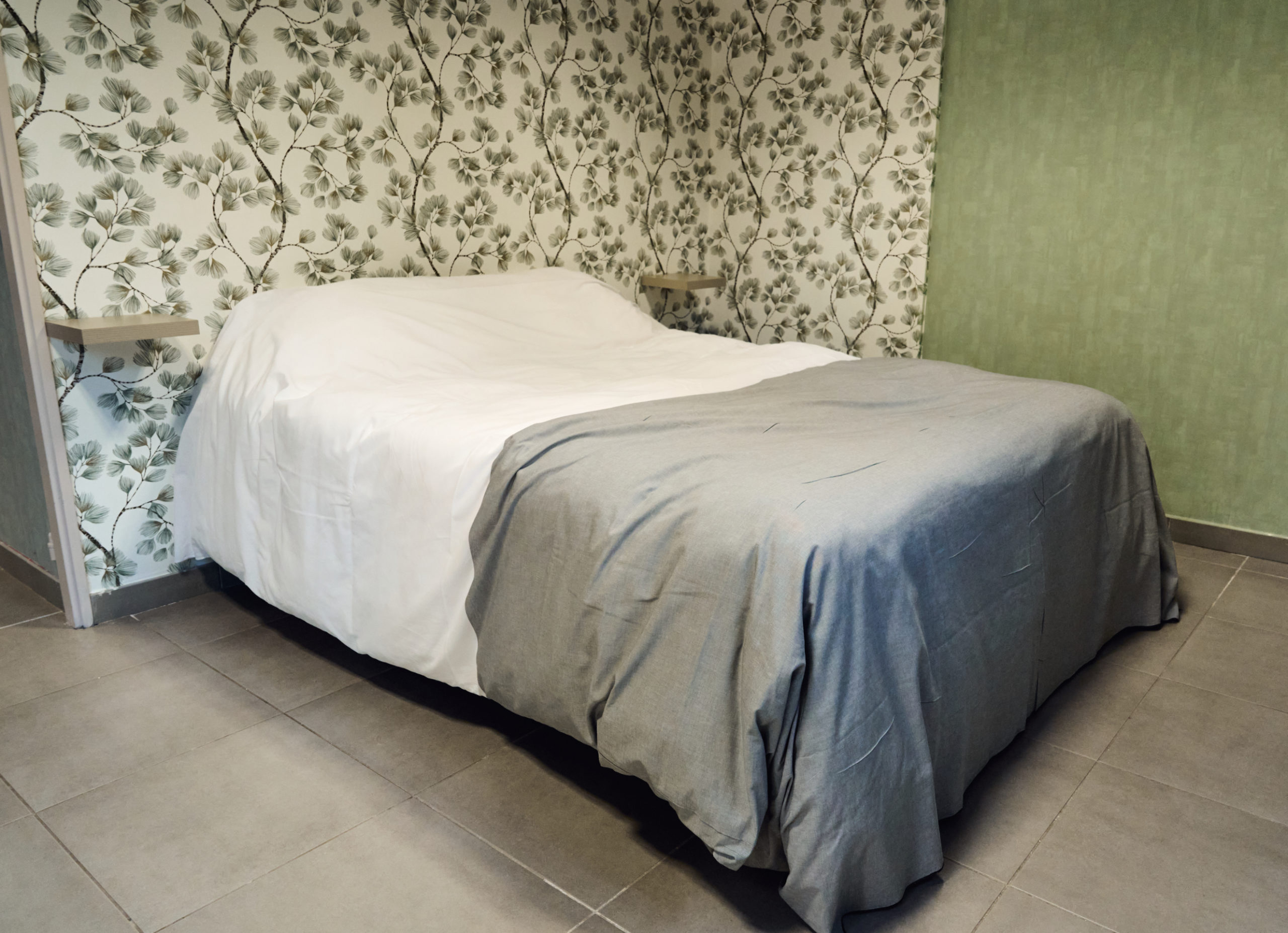 Gîte le Grand Commun - gîte XXL grand capacité, gîte de groupe classé 3 épis au Château de la Motte Louchy-Montfand, Allier, Auvergne pour 36 personnes avec 9 chambres familiales, une grande pièce de vie, un salon billard. Gîte labellisé tourisme et handicap pour tout le rez-de-chaussée.