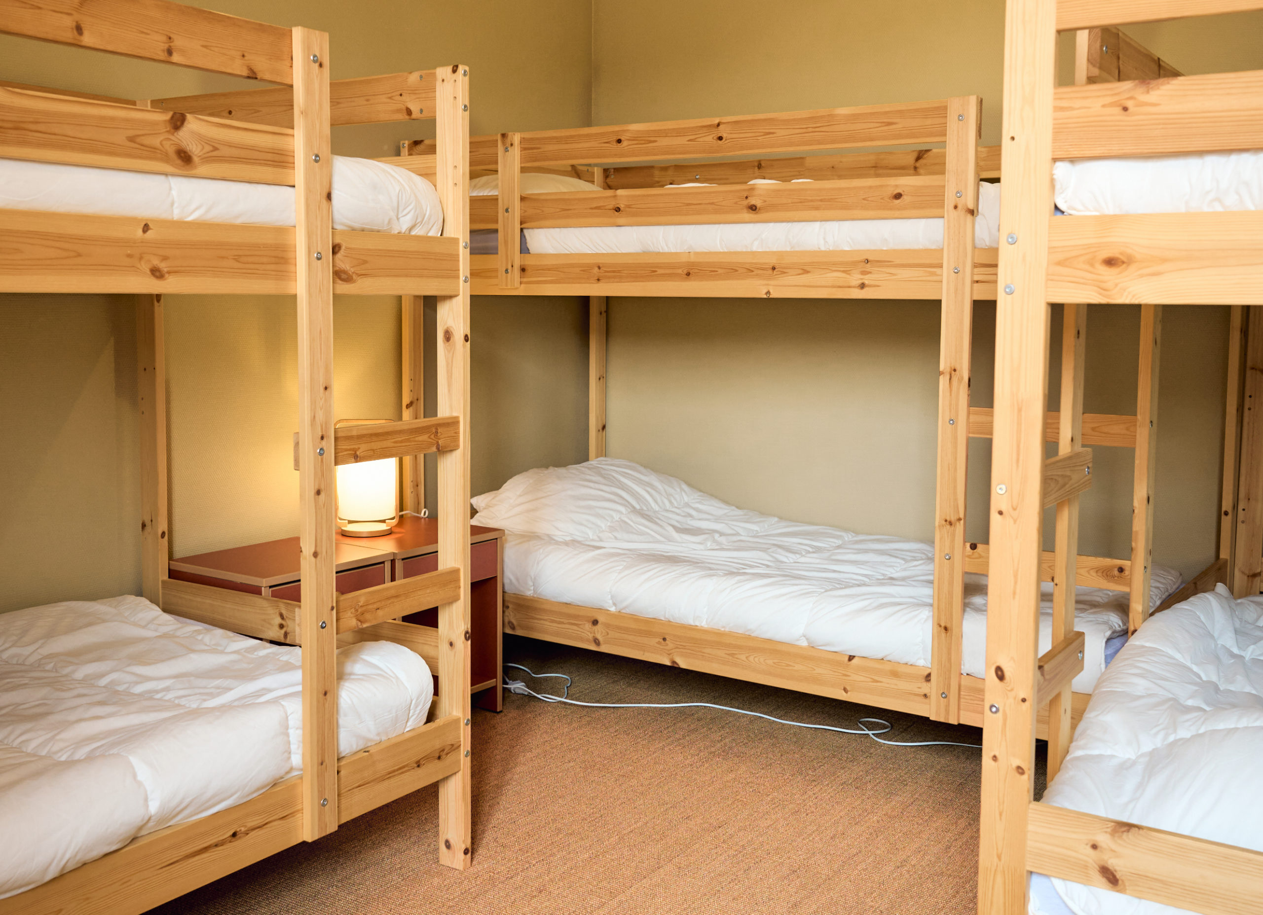 Gîte le Grand Commun - gîte XXL grand capacité, gîte de groupe classé 3 épis au Château de la Motte Louchy-Montfand, Allier, Auvergne pour 36 personnes avec 9 chambres familiales, une grande pièce de vie, un salon billard. Gîte labellisé tourisme et handicap pour tout le rez-de-chaussée.
