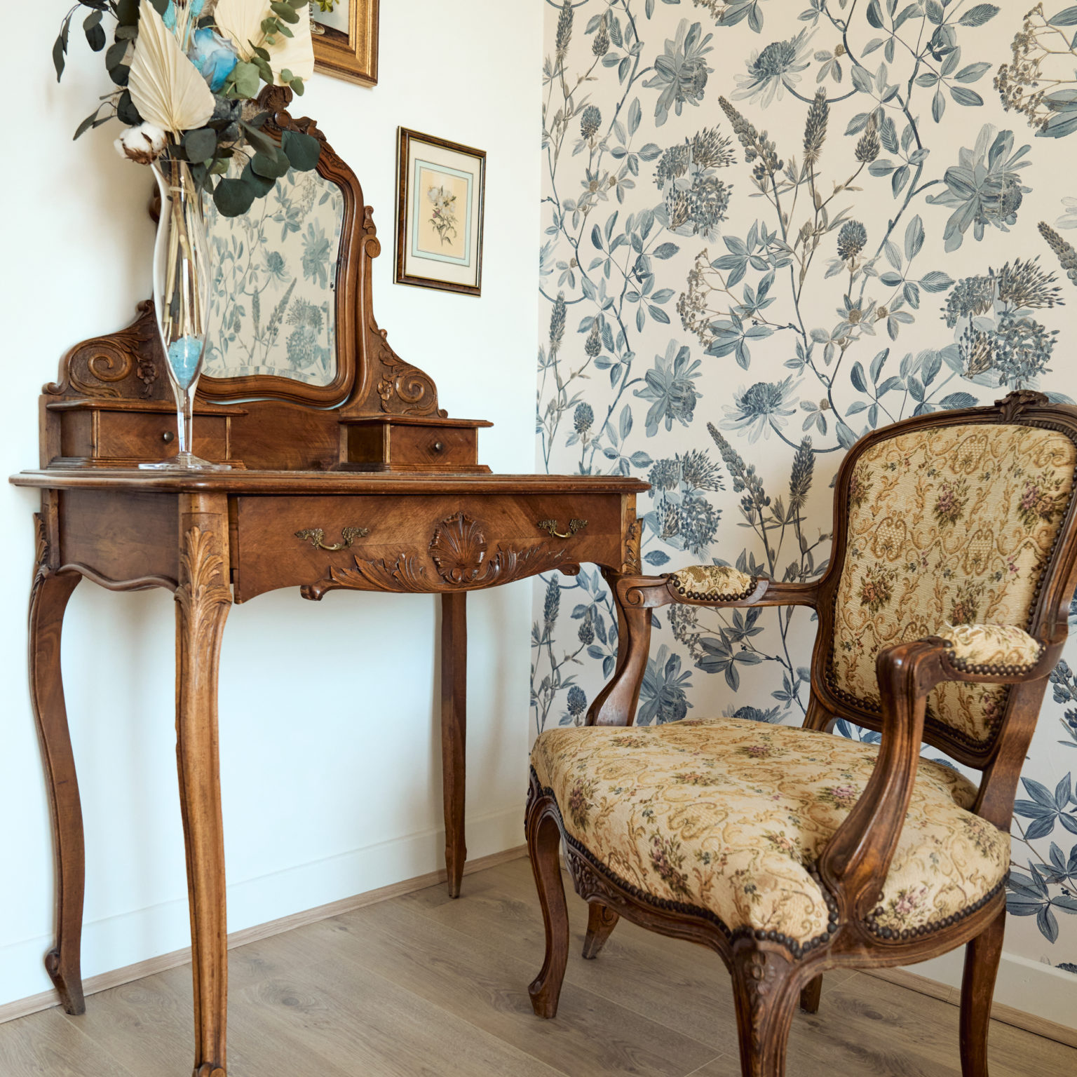 Chambre de charme les Fleurs Bleues - chambre d'hôtes 4 épis au Château de la Motte Louchy-Montfand, Allier, Auvergne